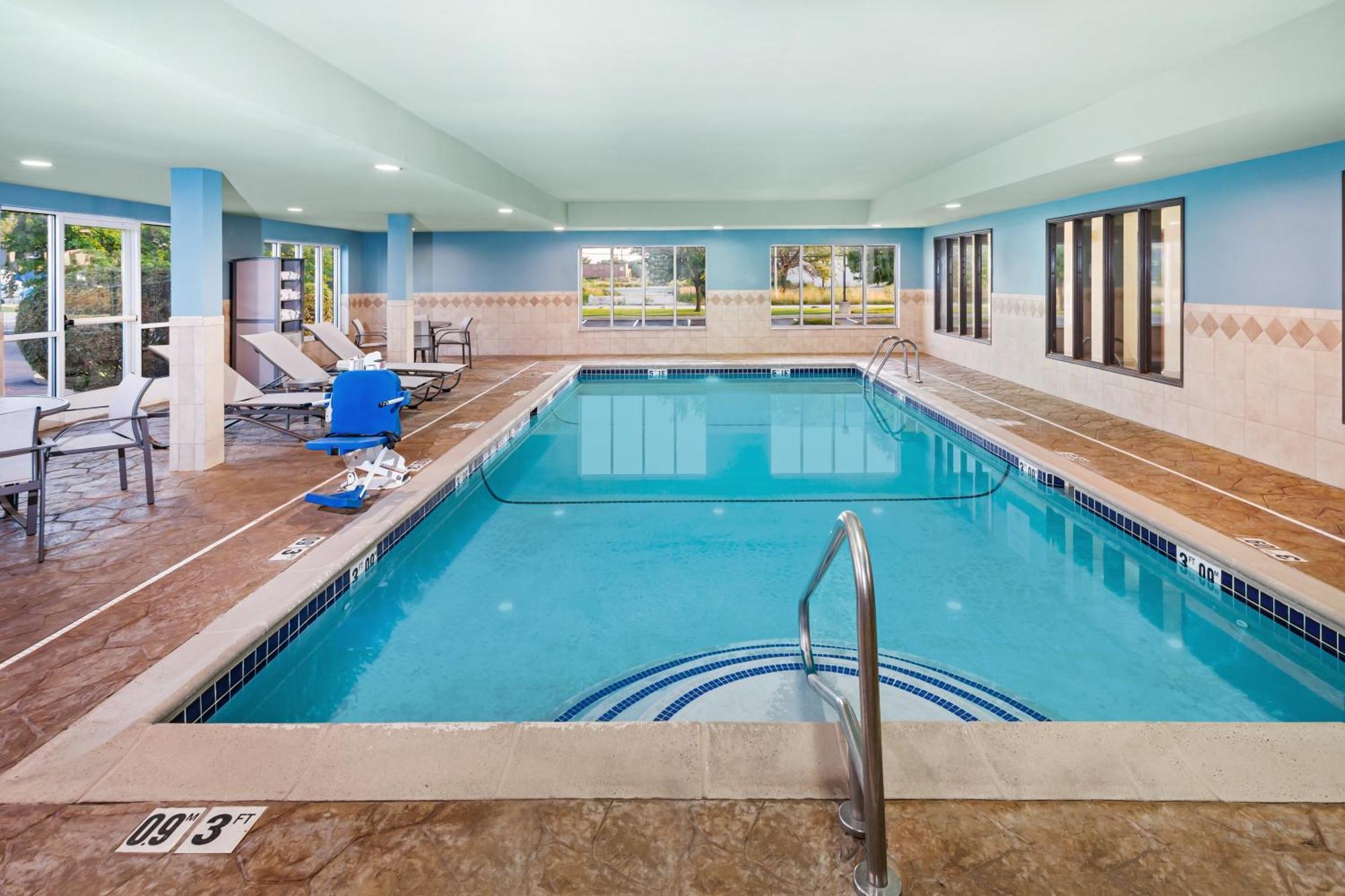 Holiday Inn Express Hotel & Suites Chicago South Lansing By Ihg Eksteriør billede